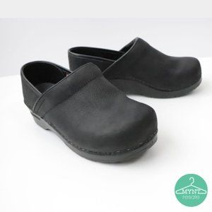 Sanita Professional Oiled Leather Clogs in Black